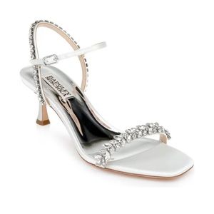 Badgley Mischka Kenya Kitten Heel in Soft White - Size 8.5